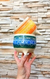 MACETAS CON PATITAS DISEÑO GUARDA BICOLOR CON BURBUJITAS Y CARACOLITOS / TIENEN DRENAJE / PIEZAS ARTESANALES - PRECIO POR UNIDAD