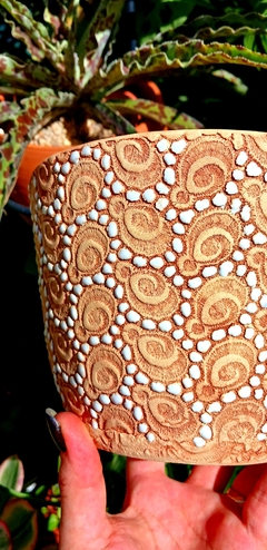 MACETA ARTESANAL GRES CON EXQUISITO DISEÑO DE BRODERIE Y GOTAS DE ESMALTE, PRECIOSAS! / TIENEN DRENAJE - comprar online