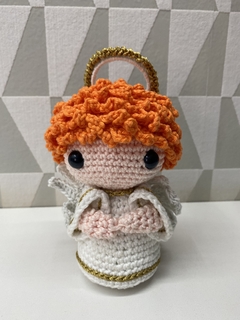 Anjinho de crochê amigurumi branco glow