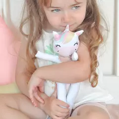 Muñeco patas largas unicornio