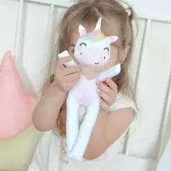 Muñeco patas largas unicornio en internet