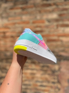 Tênis Nike Air Force 01 Color na internet