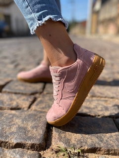 Tênis Nike Air Force 01 Tec na internet