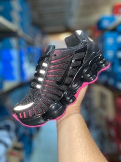 Imagem do Tênis Nike Air Shox 12 Molas Feminino