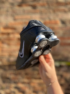 Imagem do Tênis Nike Shox R4