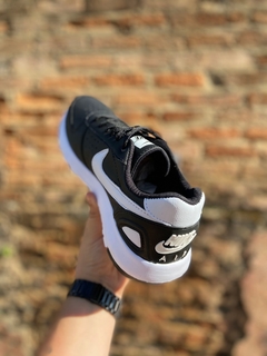 Tênis Nike Air Retrô - comprar online