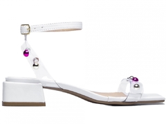 Sandálias Femininas Com Apliques em Bolinhas Coloridas - comprar online