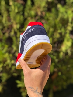 Tênis Tommy Hilfiger Couro Branco e Vermelho - Triunfo Americano Moda Fashion - Tênis de Qualidade