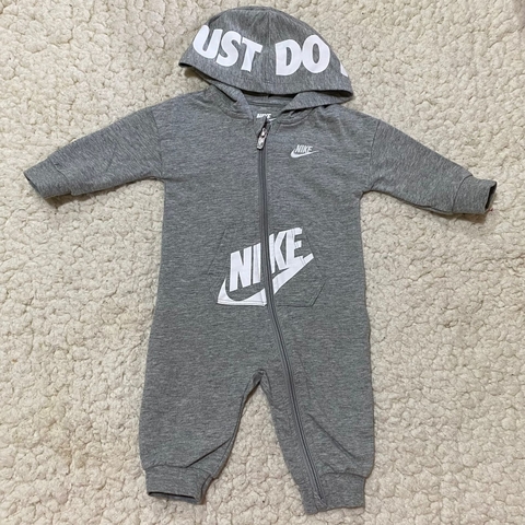 Macacão Nike 6M seminovo