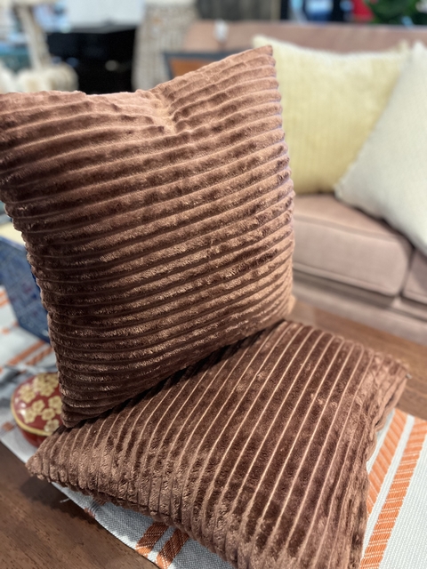 Set x2 almohadon 45x45 acanalado choco - comprar online