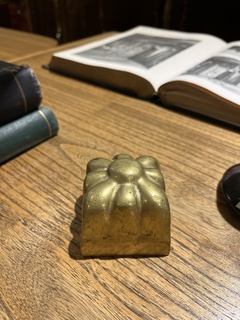 Pisa papeles bronce antiguo - comprar online