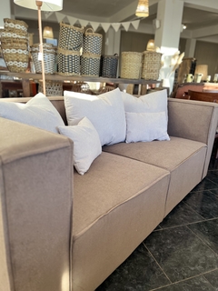 Sofa Venecia con almohadones - tienda online
