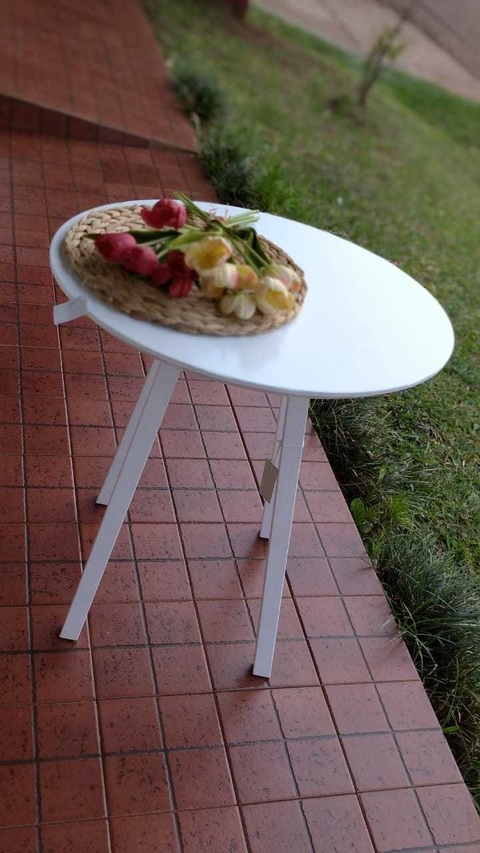 Mesa auxiliar escandinava