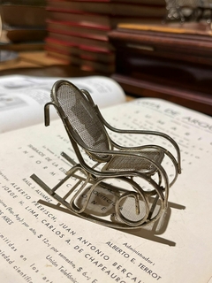 Mecedora Thonet antigua