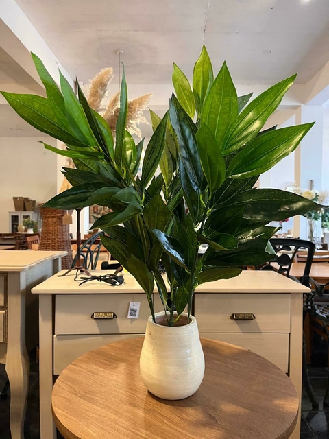 Planta artificial en maceta