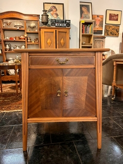 Mesita bar americana