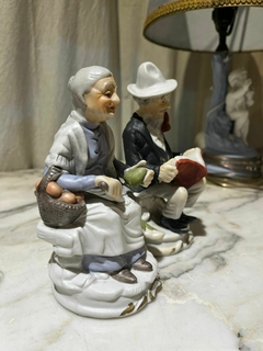 Par de figuras de porcelana en internet