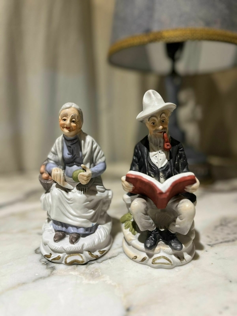 Par de figuras de porcelana