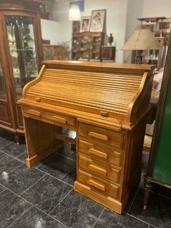 Escritorio Ingles con persiana