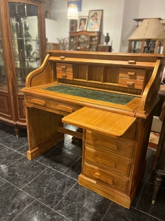 Escritorio Ingles con persiana - Nativa Interiores