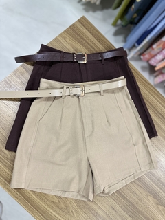 Short com cinto