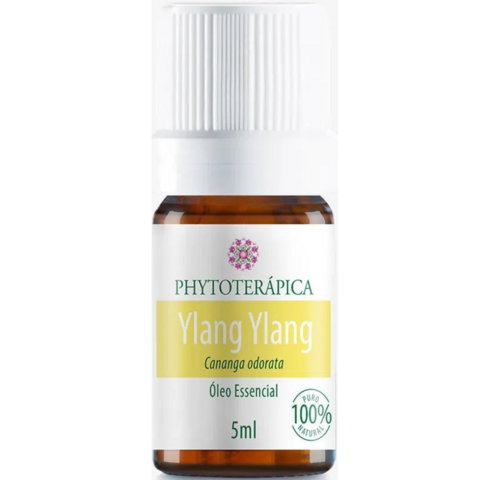 Frasco de óleo essencial Ylang Ylang 100% puro, da marca Phytoterápica, com rótulo e informações sobre o produto.