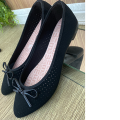 SAPATILHA MOLECA FUROS PRETA - comprar online