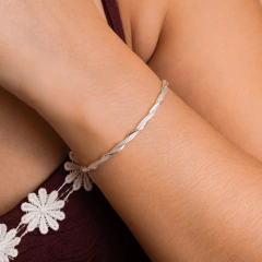 Pulseira Prata Entrelaçada com Fio Octogonal - comprar online