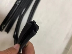 Canaleta Com Pestana Ford Cargo Lado Direito Mod Original na internet