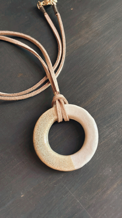 COLLAR RODA (color oliva) en internet