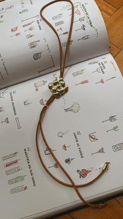 Collar Cosmopolitan