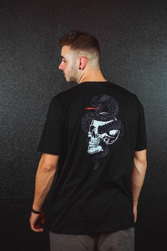 CAMISETA FAYAH SNAKE na internet