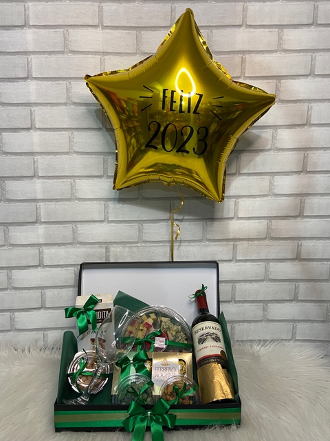 BOX DE LUXO COM VINHO CHOCOLATE E PETISCOS 002