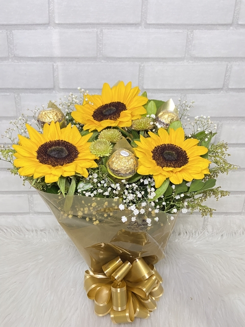 ARRANJO DE GIRASSOL COM 3 BOTÕES DE FERRERO ROCHER