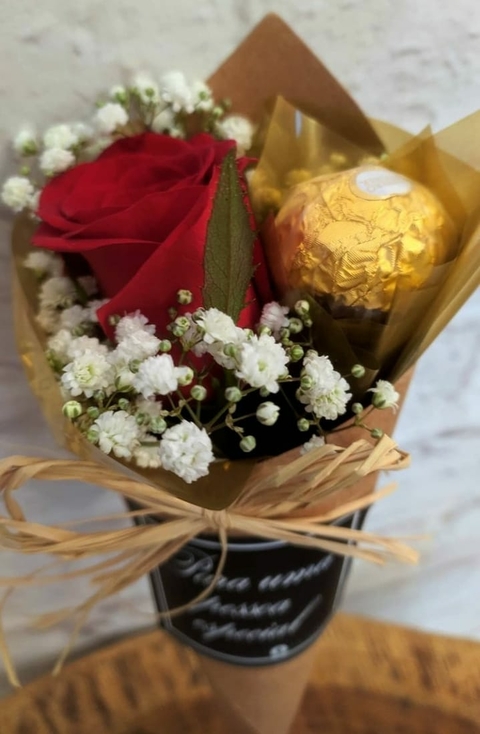 CONE ROSA UNITÁRIA COM FERRERO ROCHER