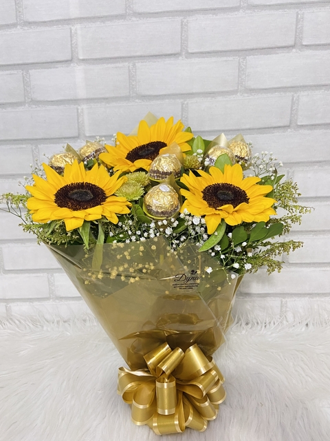 ARRANJO DE GIRASSOL COM 6 BOTÕES DE FERRERO ROCHER