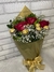 BUQUÊ COM 3 ROSAS E 6 FERRERO ROCHER - Dyna Flores Conceito