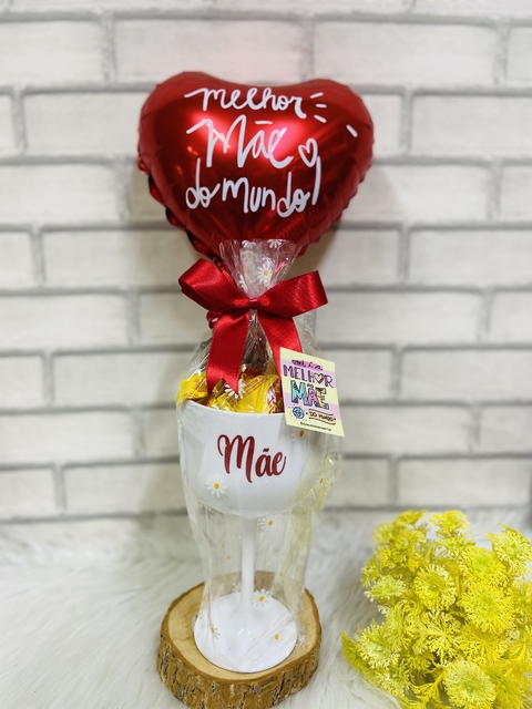 TAÇA GIN MÃE COM BOMBONS E BALÃO PERSONALIZADO
