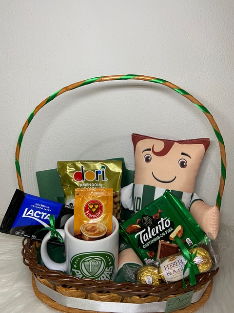 CESTA TIME COM GULOSEIMAS, ALMOFADA BONECO TIME E CANECA PORCELANA 002