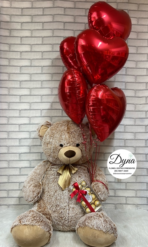 Urso Gigante Apaixonado com balões e Chocolates
