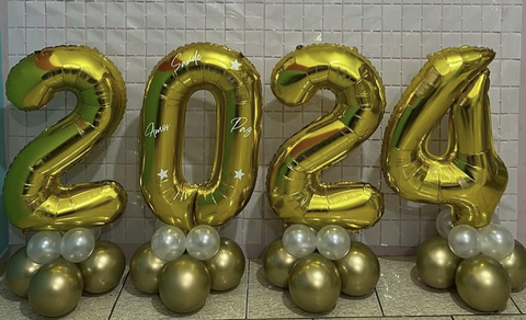 Arranjos de Balões numeral 2026 com Base