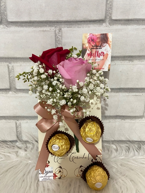 CARTÃO ROSAS COM FERRERO ROCHER