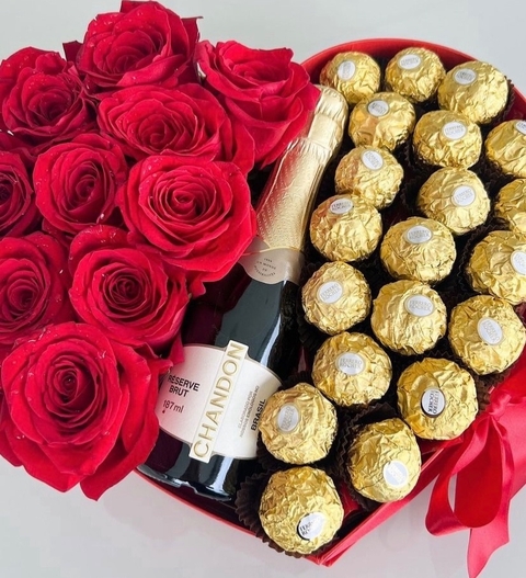 BOX DE LUXO LOVE COM CHANDON, FERRERO ROCHER,ROSAS