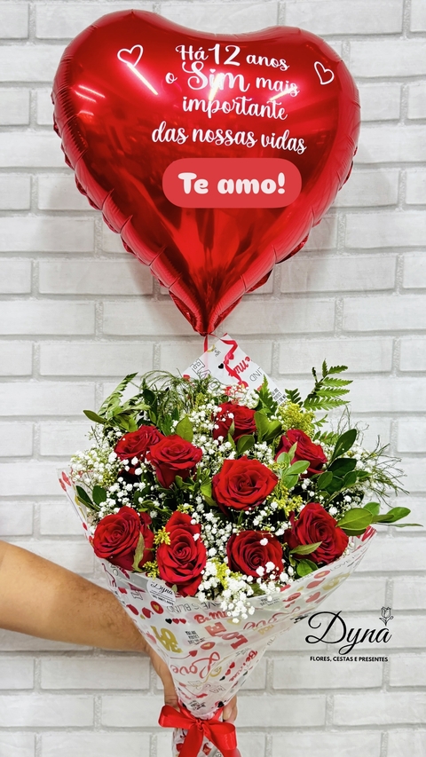 Ramalhete com 9 Rosas e 1 Balão personalizado com Gás Hélio