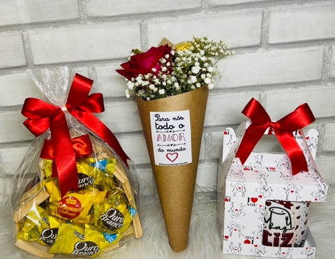 COMBO COM CHOCOLATES,ROSA NATURAL E CANECA PORCELANA