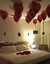 DECORAÇÃO ROMÂNTICA BALÕES + FOTOS + PÉTALAS DE ROSAS COM VELAS LED