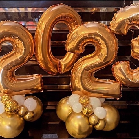 ARRANJO DE BALÕES NUMERAL COM BASE ORGÂNICA