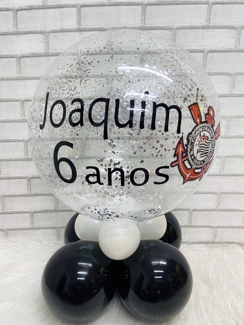 ARRANJO DE BALÕES TIME COM CONFETES