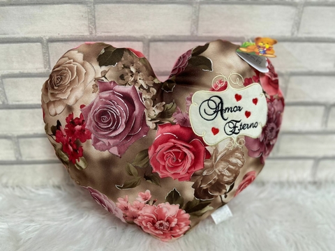 ALMOFADA CORAÇÃO FLORAL PELÚCIA 46X38 CM
