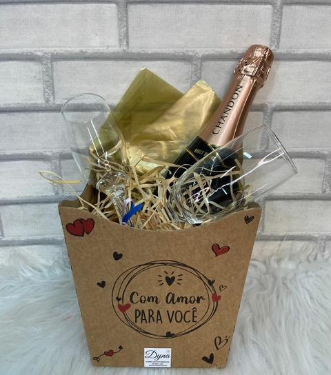 Box personalizada com Champagner Chandon + 2 Taças